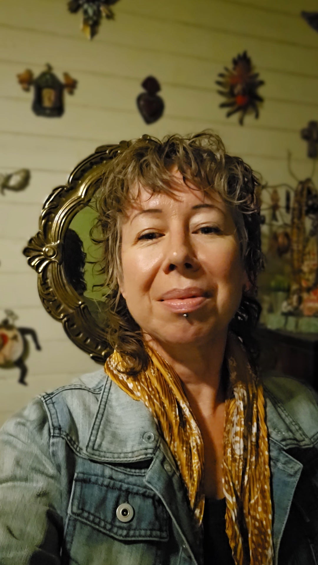 Aki, founder of AntiCraft, showing how a simple silk scarf can save your curls this winter.