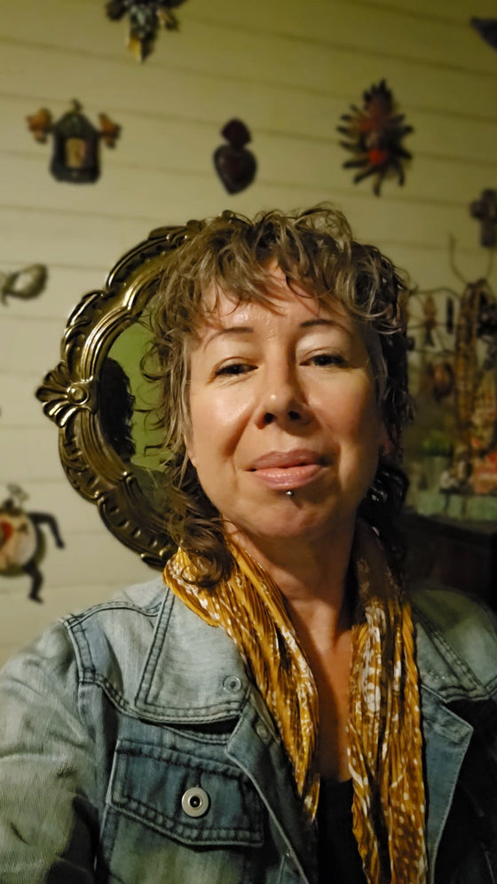 Aki, founder of AntiCraft, showing how a simple silk scarf can save your curls this winter.